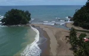 cascada-el-tigre-rio-juna-bahia-solano.webp