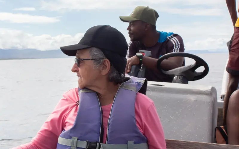 tour-ballenas-bahia-solano-lancha.webp